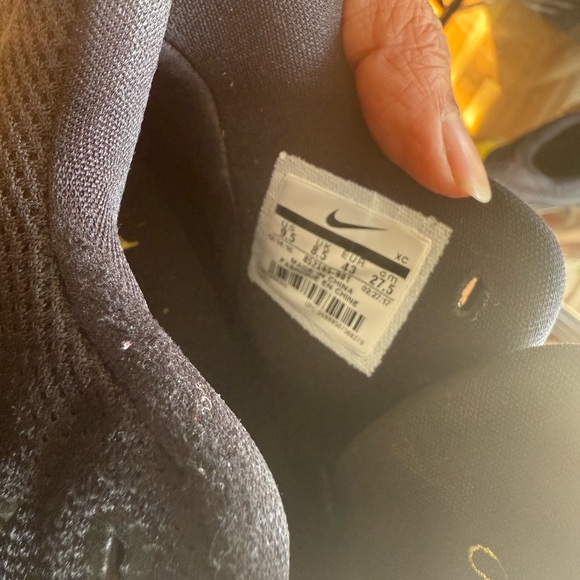 Nike Kyrie 3 Basketball Sneakers Low Top Mesh Black Yellow Shoes Men’s Size 9.5 - Picture 7 of 10